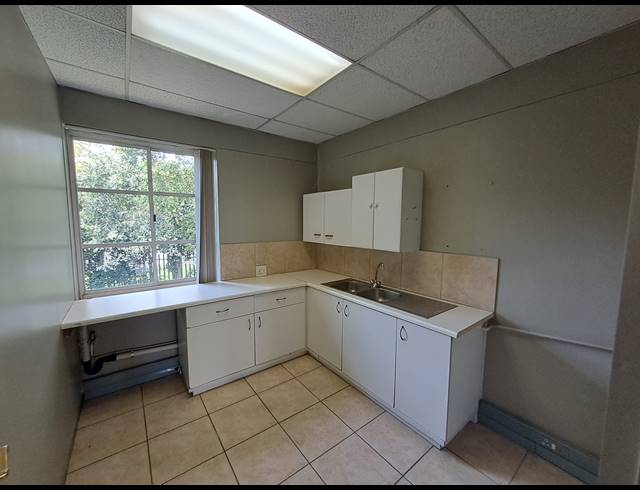 218M² OFFICE TO LET IN HYDE PARK